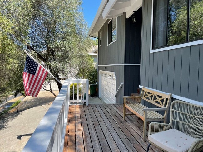 Building Photo - 3 bedroom, 2 bath remodeled home in Lake Wildwood, Penn Valley, CA 95946