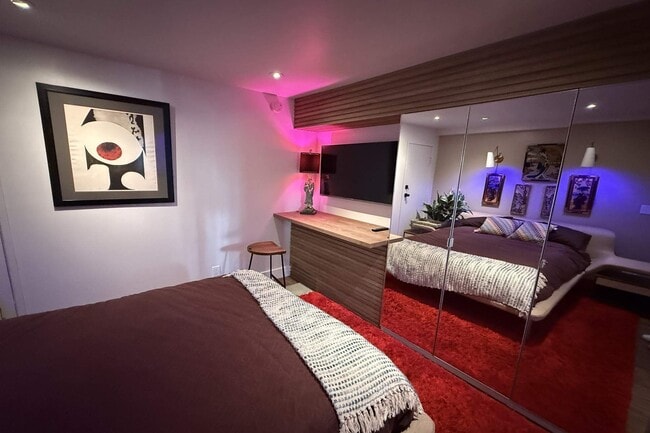 Building Photo - 2066 Glencoe Way