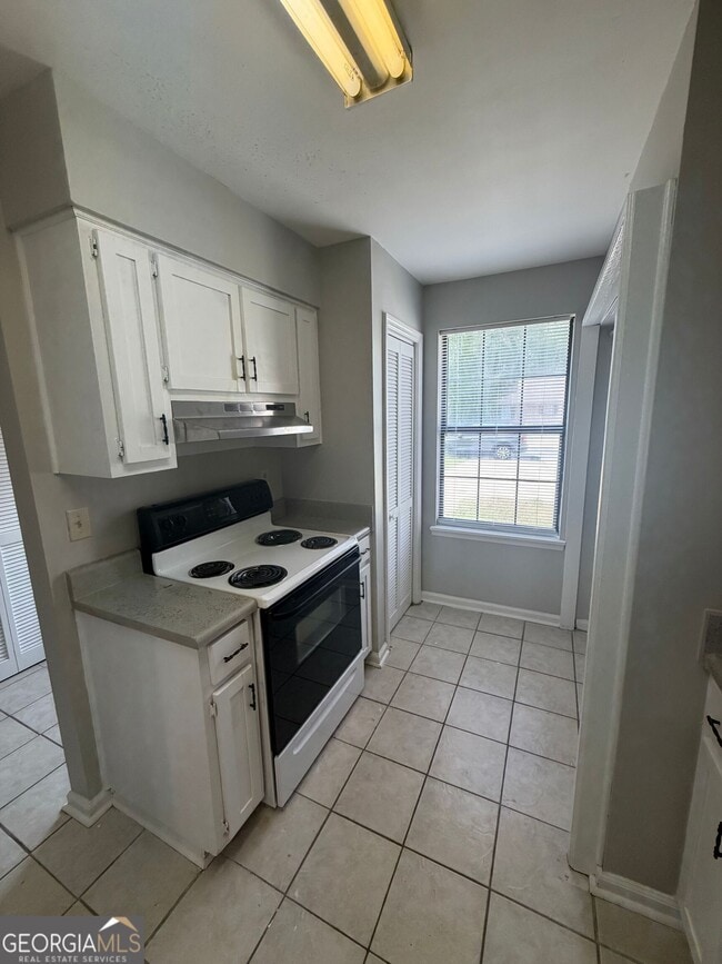 Building Photo - 425 Admiral's Walk Dr