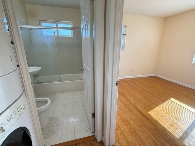 Building Photo - 1265-1271 Parkington Ave