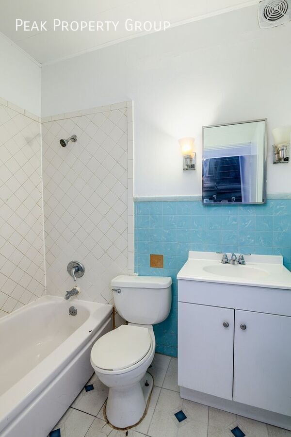 Building Photo - 522 Probasco St