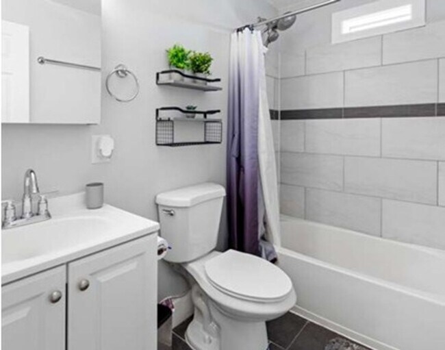 Building Photo - 254 S Whitney St