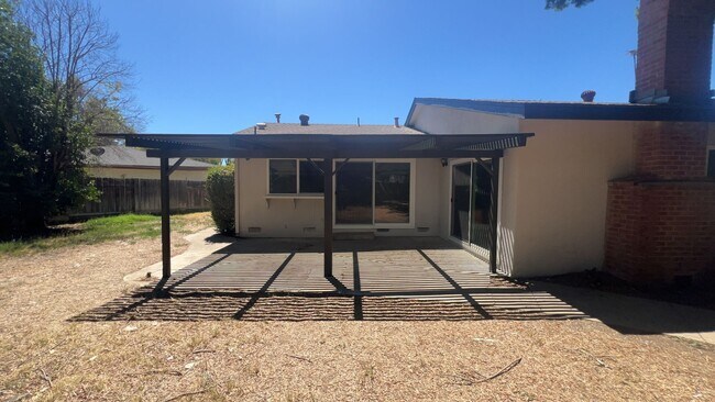 Building Photo - 303 Diane Ct