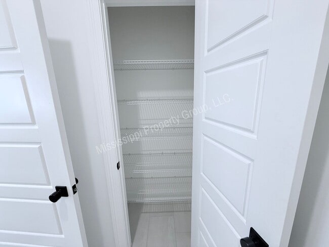 Building Photo - 4BR/4.5BA For Rent