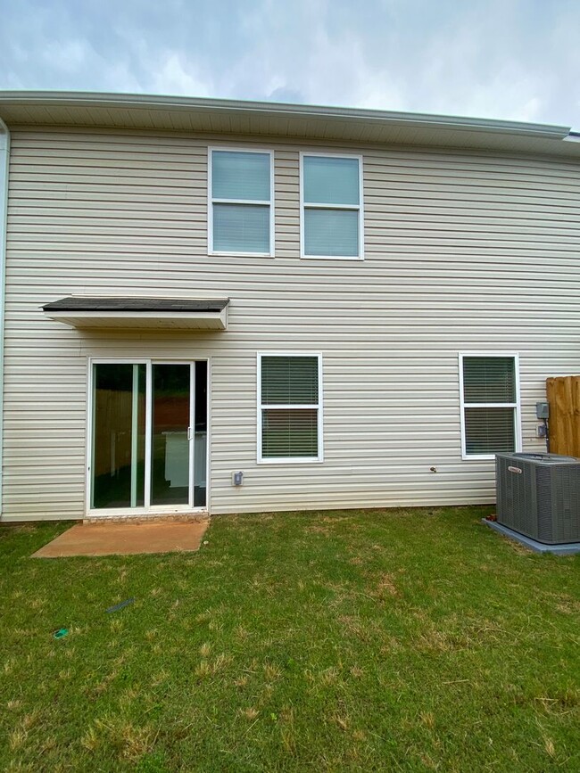 Building Photo - New Townhome