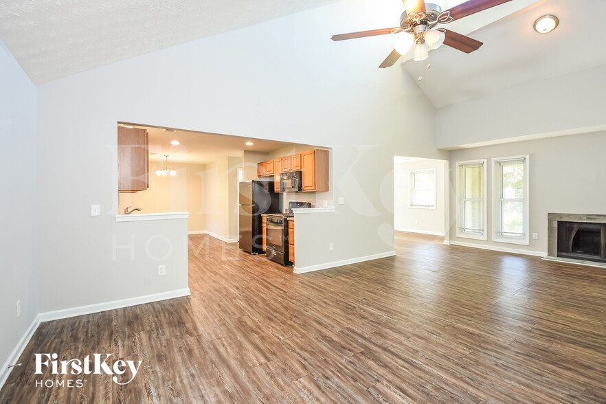 Building Photo - 4800 Victoria Ln