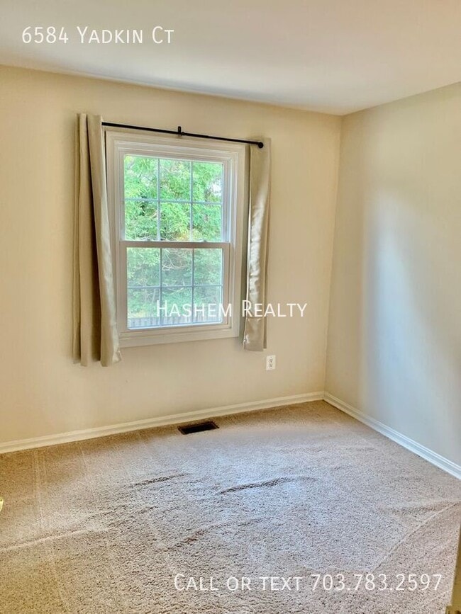Building Photo - 6584 Yadkin Ct