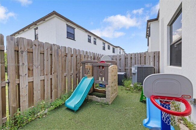 Building Photo - 147 SW 185th Way