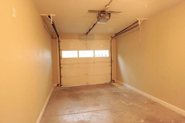 Building Photo - 2151 Brambleton Ave SW