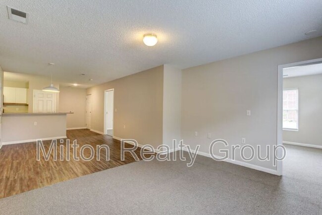 Building Photo - 74 Fantasy Ln