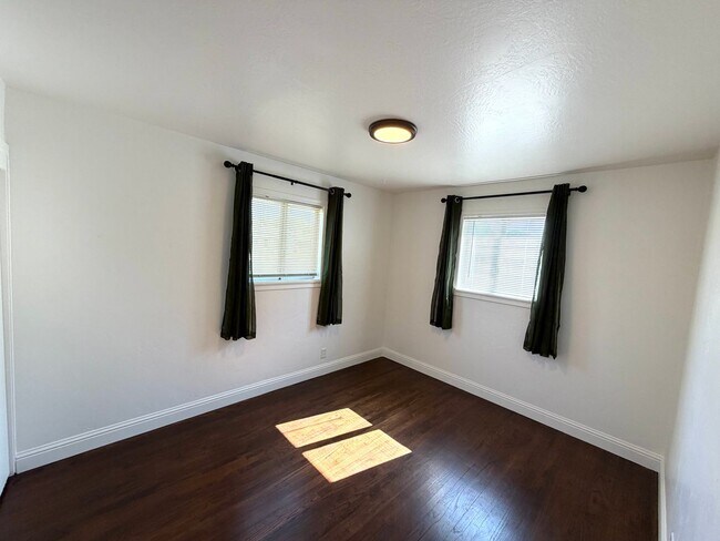 Building Photo - Charming 3-Bed, 1-Bath West Sacramento Home – Updated with Solar!