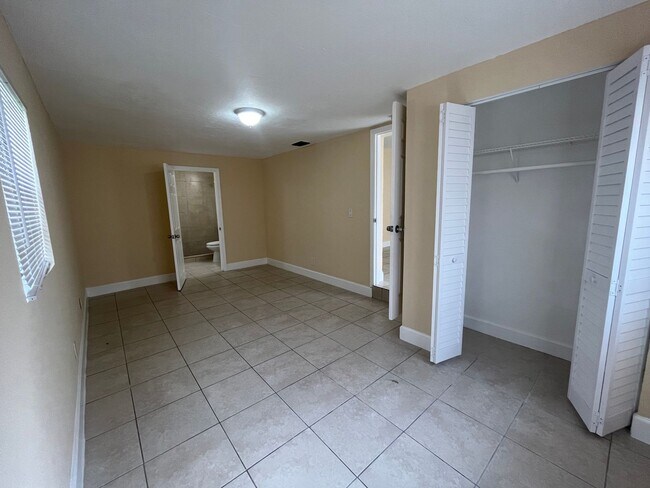 Building Photo - 3 bedroom 2 bath Mangonia Park home for RENT