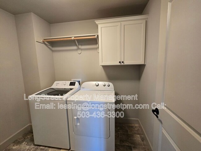 Building Photo - 3338 SE Summerfield Dr