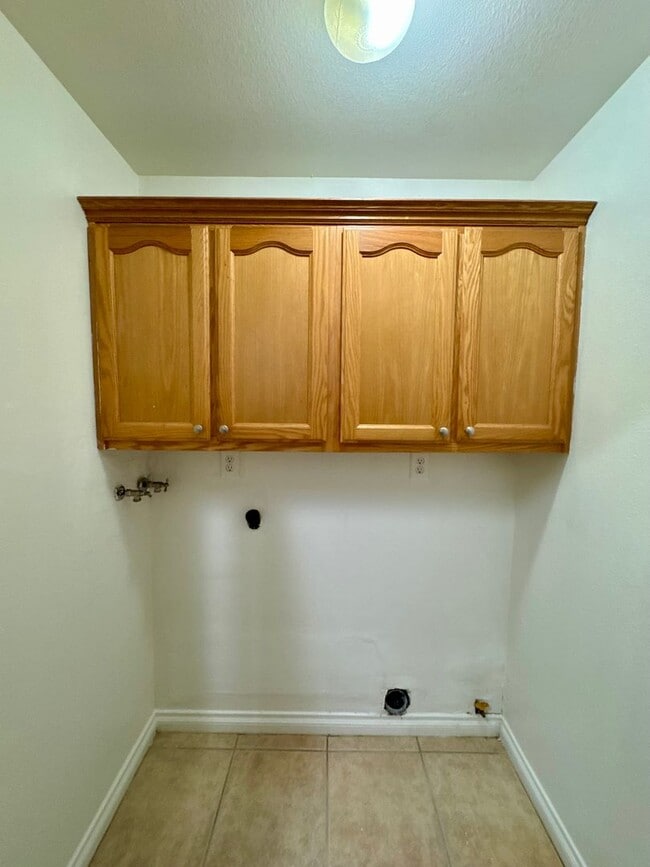 Building Photo - 10524 S Avalon Blvd