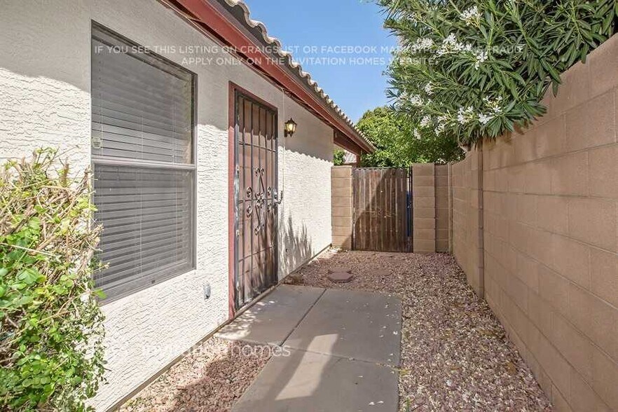 Building Photo - 11564 W Sage Dr