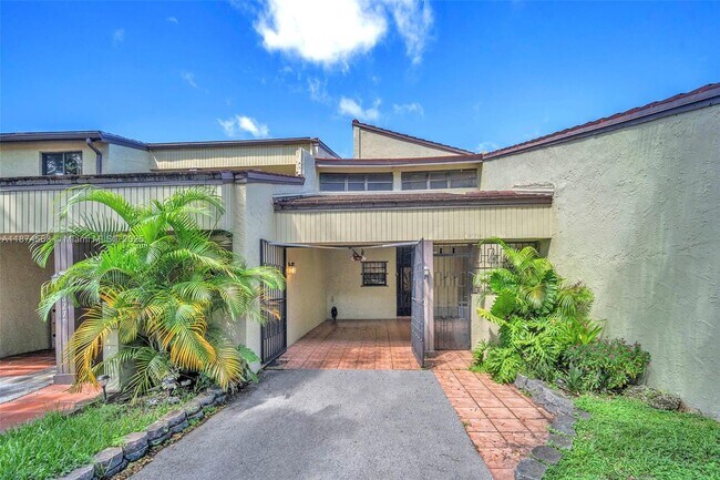 Building Photo - 3825 Estepona Ave