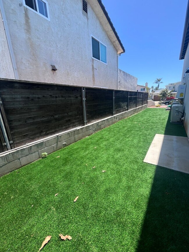 Building Photo - 202-204 Calla Avenue