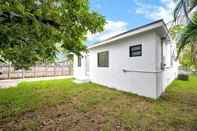 Building Photo - 1854 SW 17th St