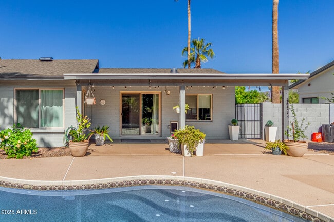 Building Photo - 9245 E Laurel Ln