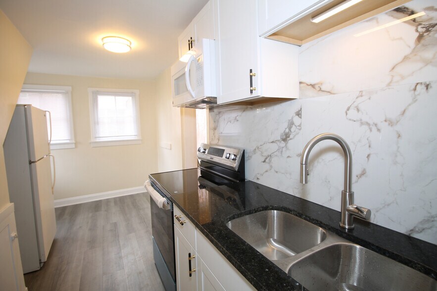 Kitchen - 1374 Neil Ave