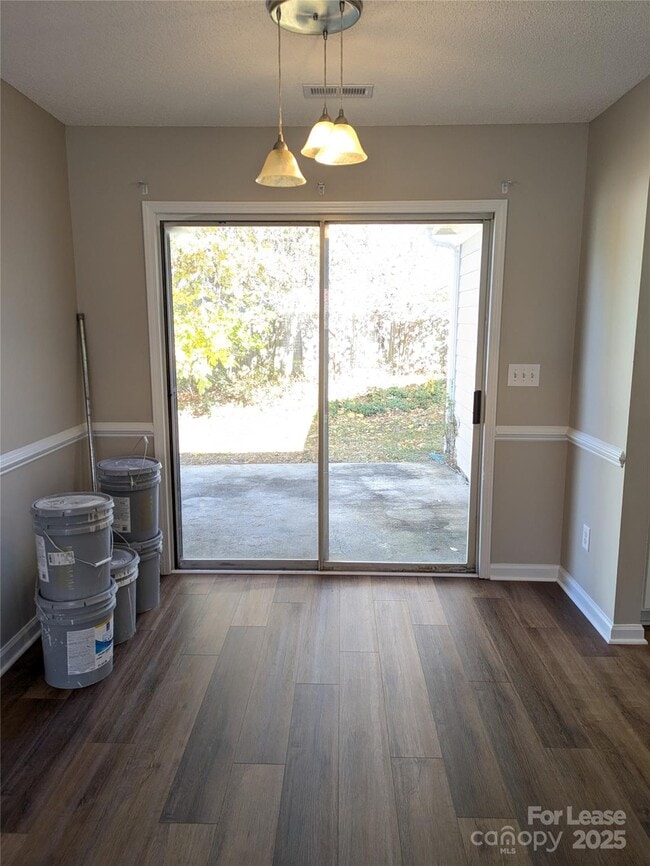 Building Photo - 329 Cedarcroft Dr