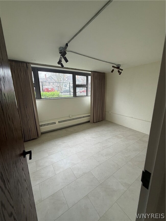 Building Photo - 130 Linwood Ave