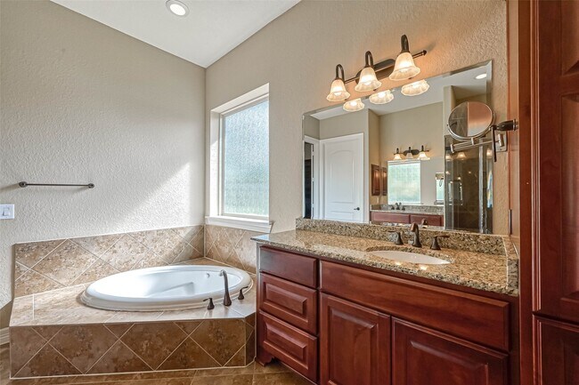 Building Photo - 5014 Fairford Dr