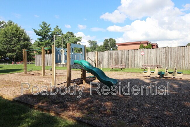 Building Photo - 1511 S George Mason Dr