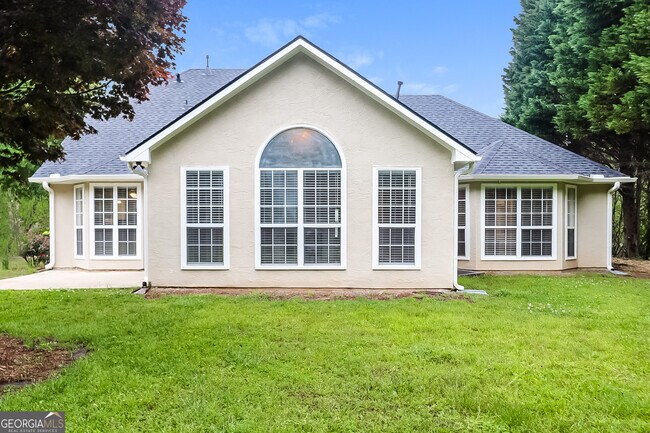 Building Photo - 130 Woodlake Dr