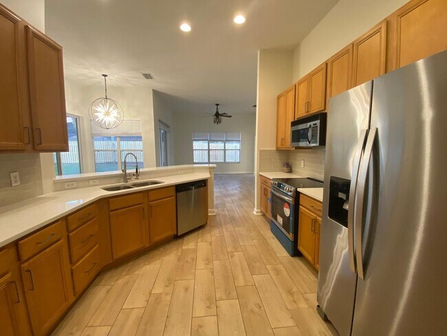 Building Photo - Your Dream Home Awaits! 5 bedroom 3 bath Single Family HOME!!