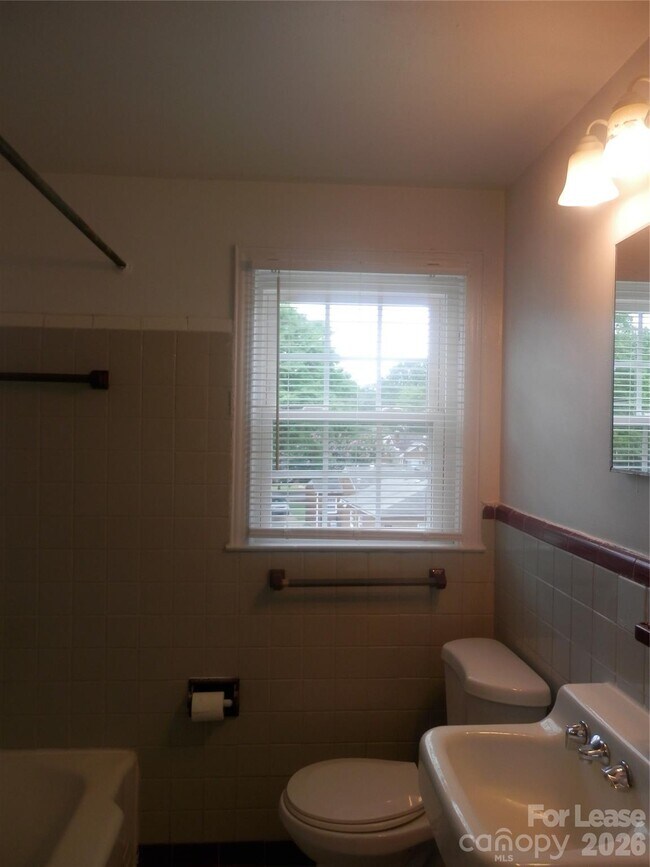 Building Photo - 1701 Washington Ave