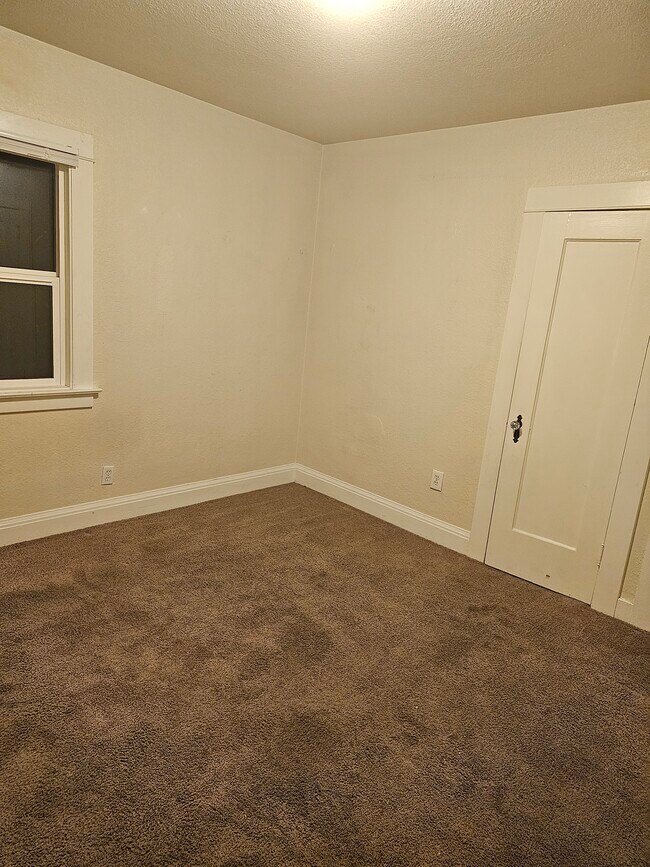 Building Photo - 726 2nd St