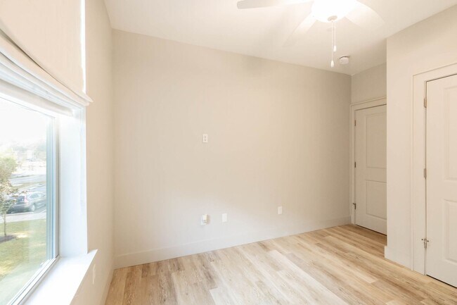 Building Photo - RARE 3 BEDROOM 2 BATH CONDO AT THE INLET -...