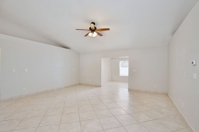 Building Photo - Spacious 3/2 with 2-Car Garage Home in Louisa Pointe Community - Clermont!