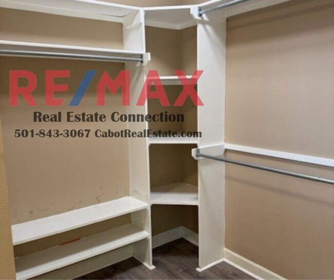 Building Photo - 4 Bedroom/2 Bath Plus Office