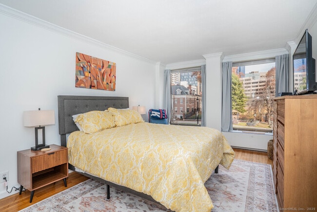 Building Photo - 1 Gold St