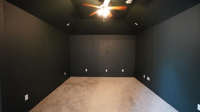 Building Photo - 2210 Garden Crest Dr