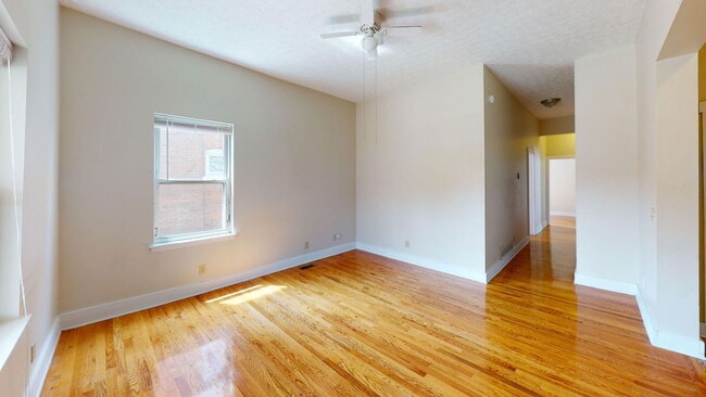 Building Photo - 1369 Summit St