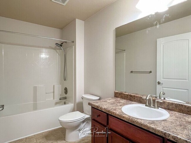 Building Photo - 2080 Stennis Dr