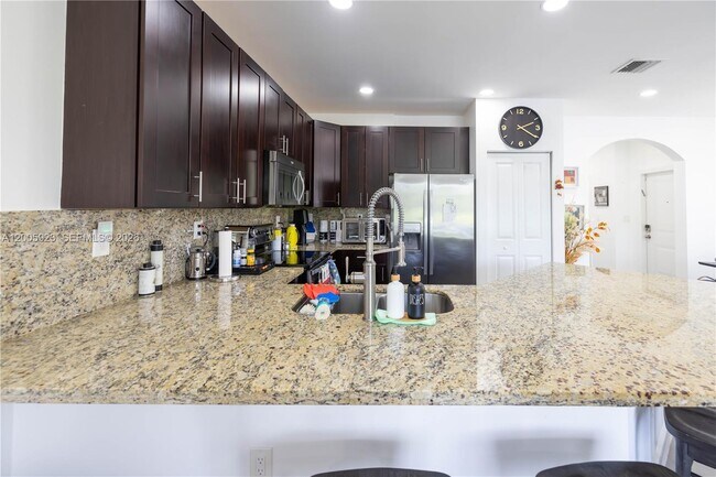 Building Photo - 345 NE 194th Ln