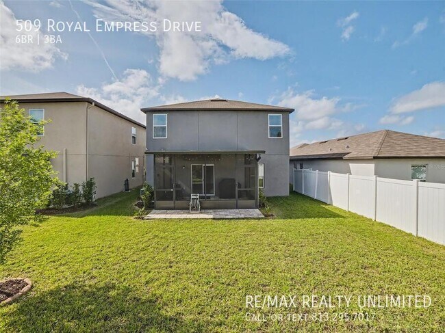 Building Photo - 509 Royal Empress Dr