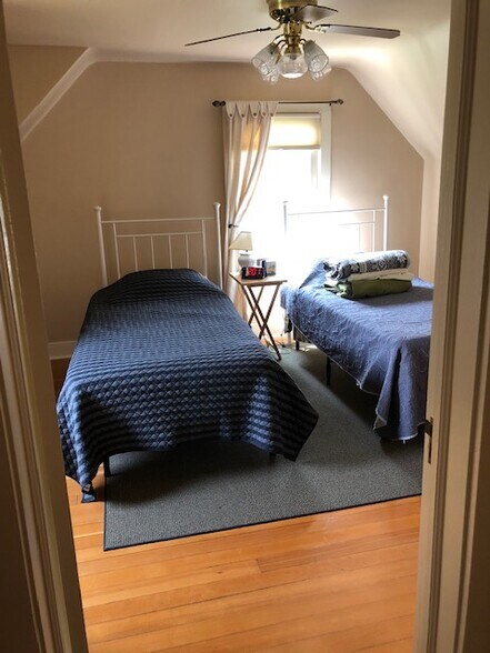 master bedroom the way previous tenants had beds set up - 2901 S Lake Ave