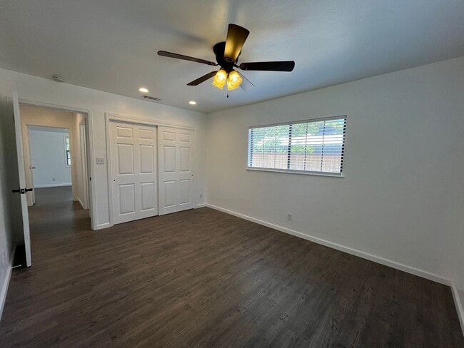 Building Photo - Spacious 3 bed 1bath home available in Ard...