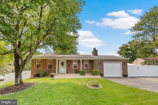 Building Photo - 8805 Rosanne Ct