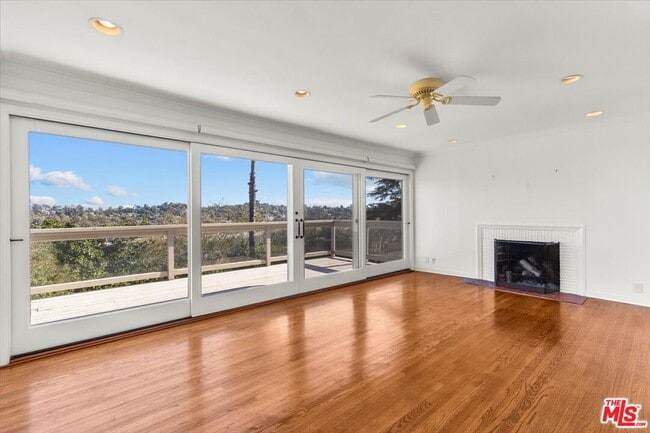 Building Photo - 2258 Moreno Dr