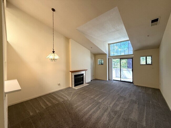 Building Photo - SPACIOUS TWO BED / TWO BATH UPPER-LEVEL CO...