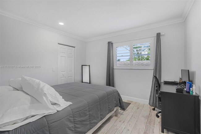 Building Photo - 10707 SW 113th Pl