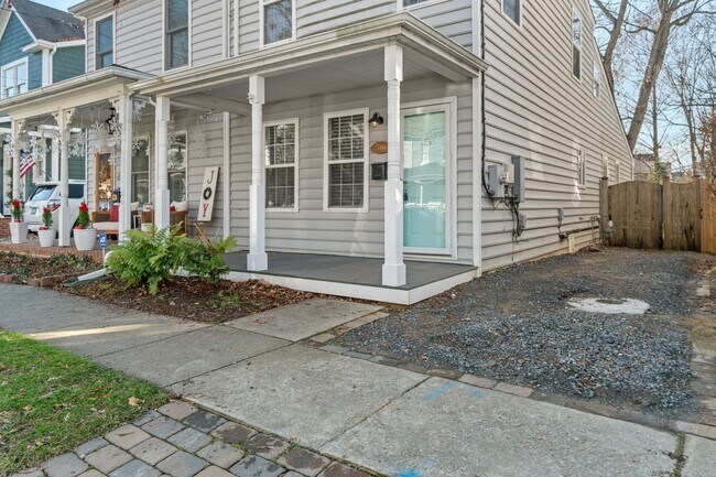 Building Photo - Must see in Eastport!