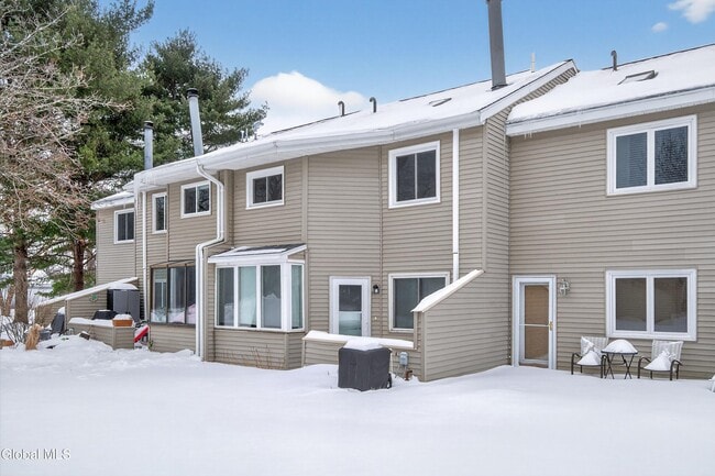 Building Photo - 17 Derby Dr