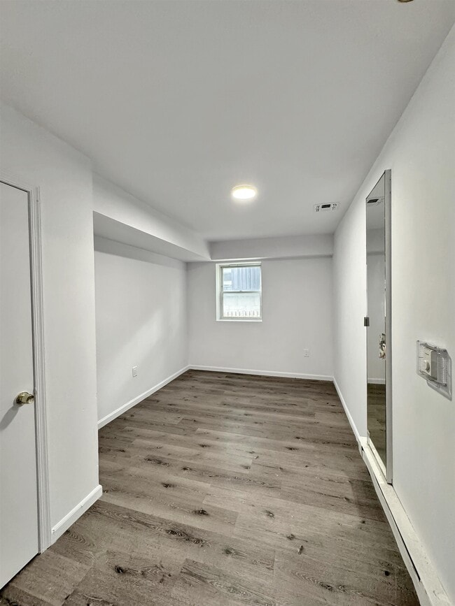 Building Photo - 117 Carteret Ave